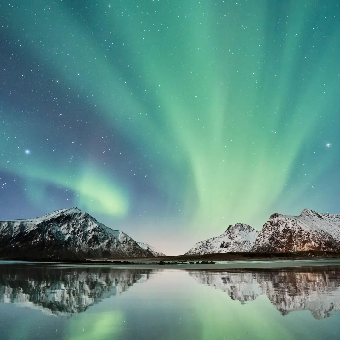 Luces danzantes en el cielo ártico